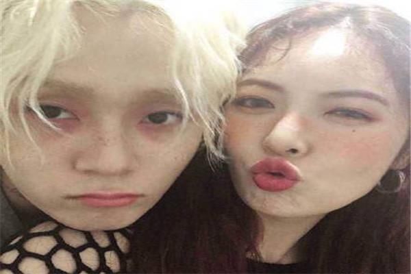 泫雅男友消失34天，发文道歉称并非自己意愿，透露公开恋情后惨状