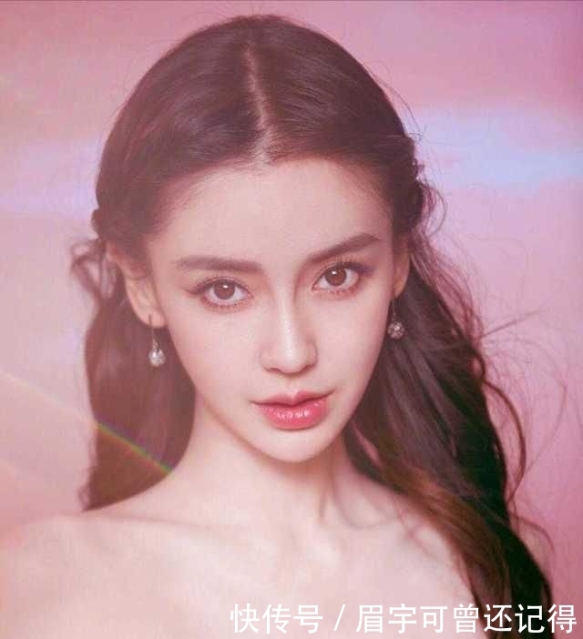 穿搭:Angelababy火了,扎发造型配抹胸连衣裙苗条淑女,不像生过娃的人