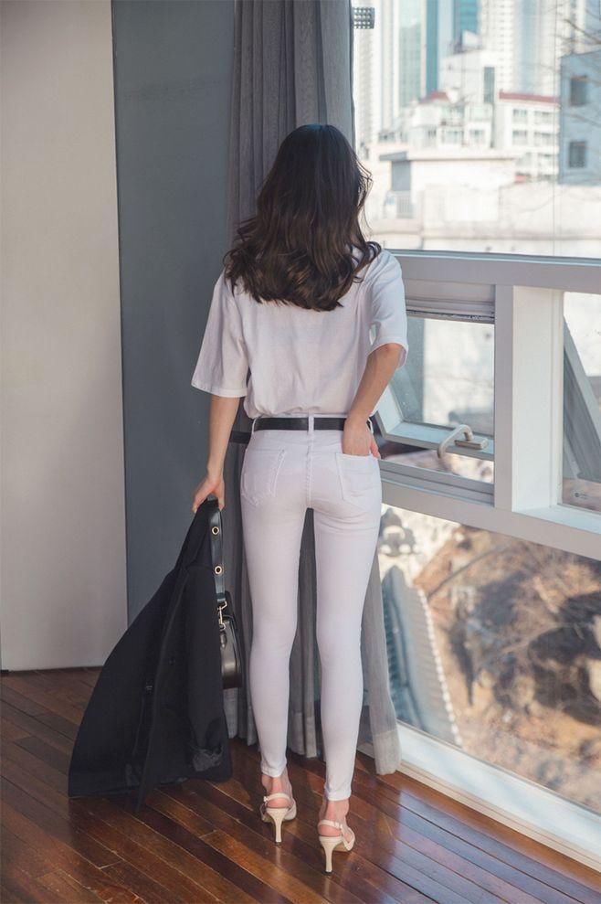 白、蓝、粉修身裤的上身效果，哪一种才是你心中的女神形象?