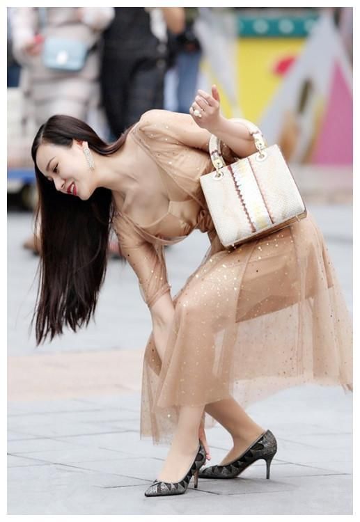 街拍：图1魅惑时尚，图2精致大白腿，图3青春可爱小姐姐！