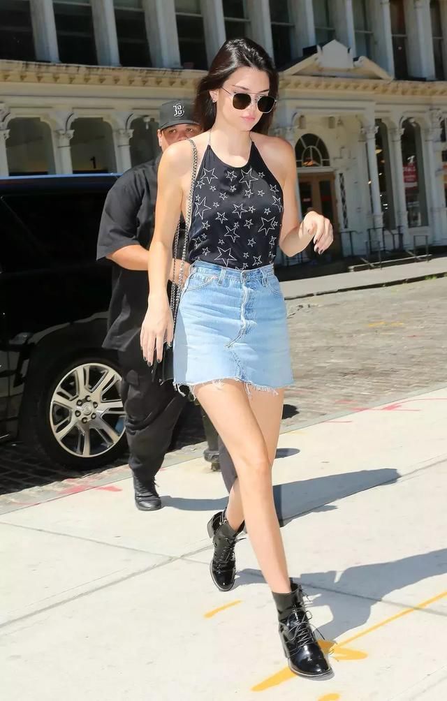 慵懒甜美超酷girl，卡戴珊家金小妹!