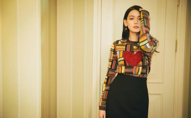 李诗颖颜值和迪丽热巴有的一拼，这是要火的节奏？