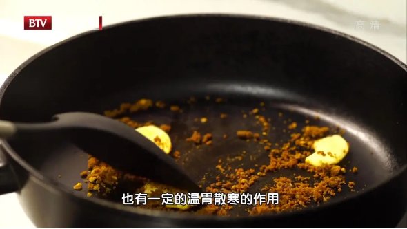 『白发的生长』白发越长越多,原来是这里出了问题!能吃的染发膏,还你一头黑发
