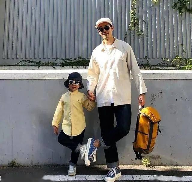  小宝贝：5套超有爱的父子穿搭，时尚又帅气，快和你家的小宝贝试试看吧！