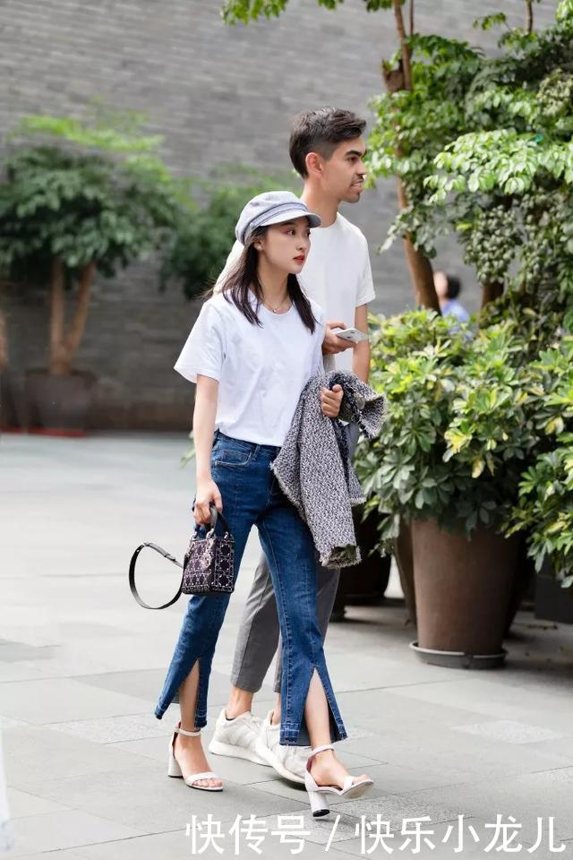 【修长】街拍:优雅的一字带与高跟能够让妹子们的双腿看上去不仅气质,而且修长