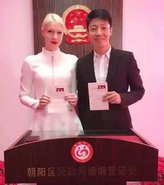 信息量太大，娱乐圈中让人意想不到的明星恋情，微博再次瘫痪