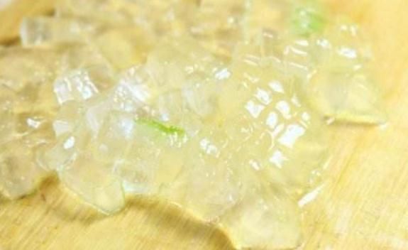  入夏|杜鹃花一入夏爱“打盹”，吃点“小激素”，花朵一开百日红