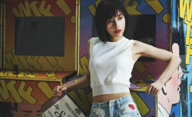 王子文真敢穿，衣服上到处都是洞，网友：真是曲妖精