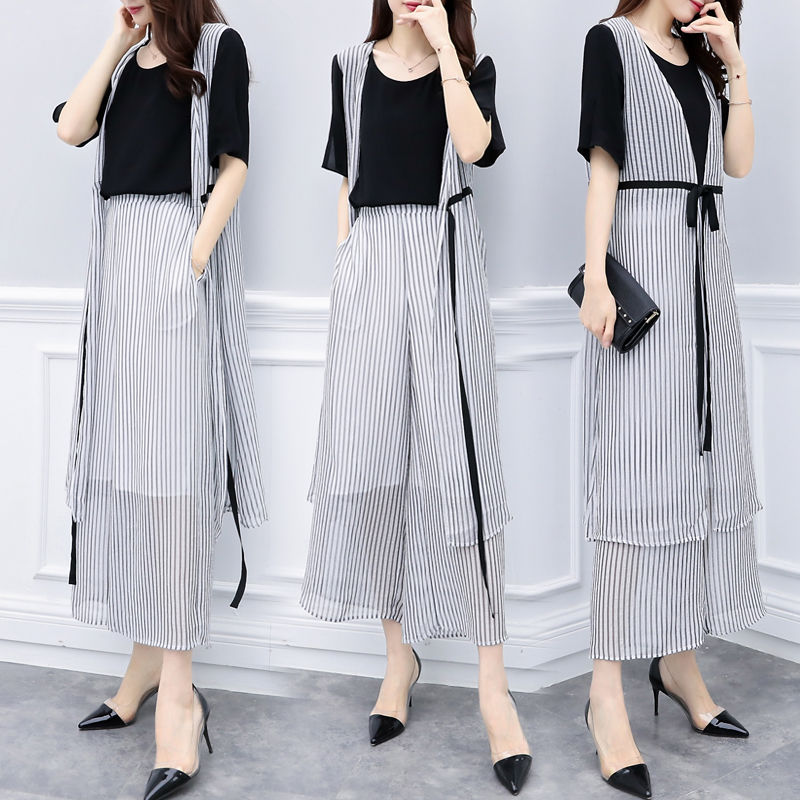 奔5老妈真会穿，夏天穿阔腿裤套装出门，街坊都夸她魅力不减当年