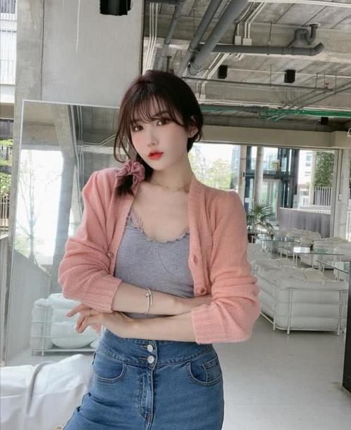  『气质』简约的高级感搭配，优雅气质女生的日常穿搭示范，减龄温柔又时尚