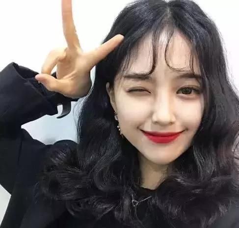 如果你是中长发，试一下这几个发型，染成亚麻黄棕色就更无敌了！