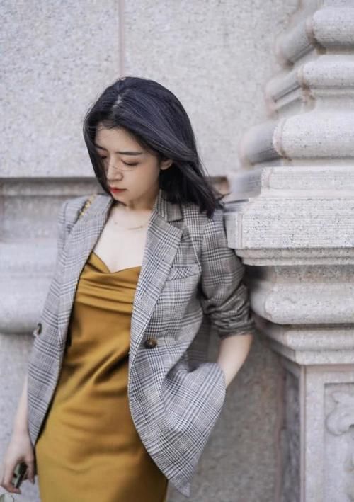  『选择一』三木博主春季穿搭，格子西服外套内搭吊带连衣裙，减龄又洋气