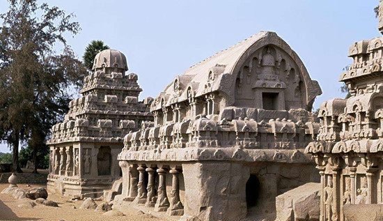 欣赏国内外的8座大型石雕，令人惊叹的是一种气势！