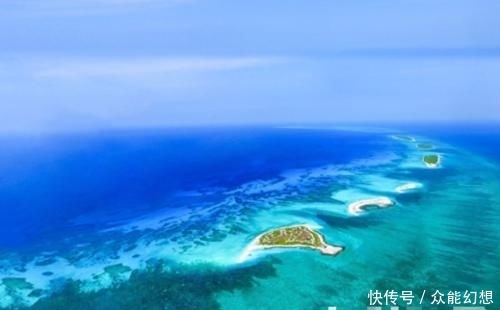  「填海造陆」南海新岛屿呼之欲出：数艘挖泥船填海造岛，3500米机场跑道拔地而起