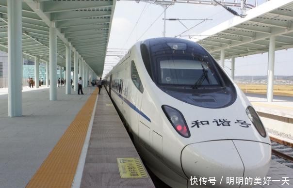 中国最令人难熬的动车:长达7小时没信号,乘客要么发呆要么睡觉