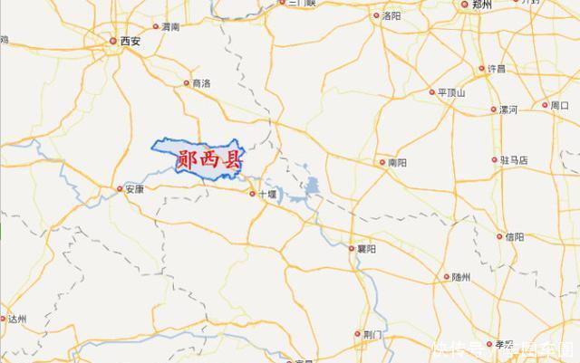 湖北一个被陕西三面包围的县,距离武汉500多公里