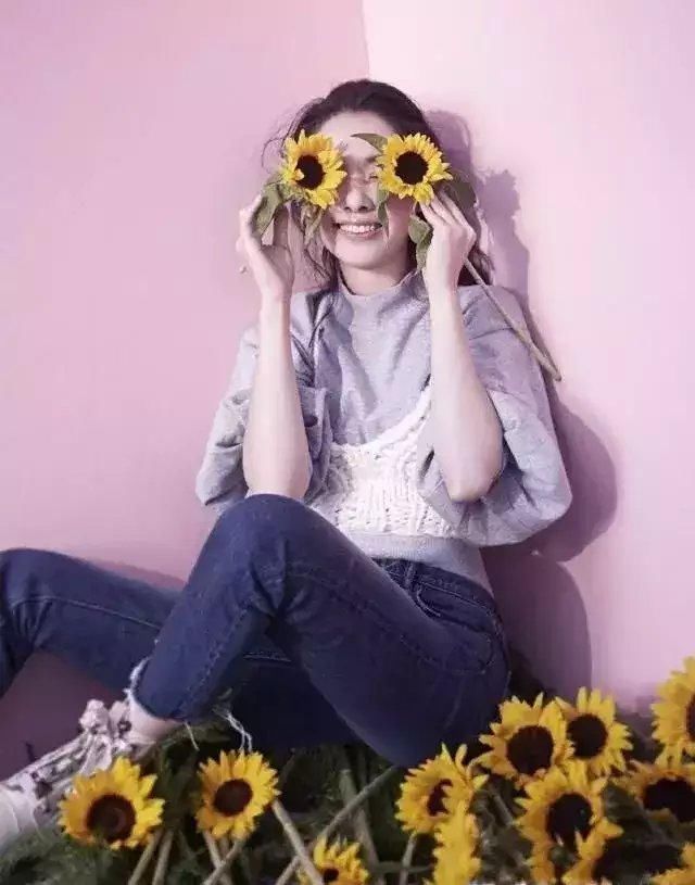 33岁的郭碧婷豁出去了，为了刷存在感，这样的抹胸连体裤都敢穿