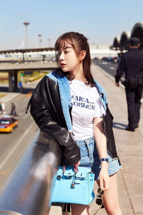 张檬不仅脸变了，连身材都大了两个码，网友：这身材让人“窒息”