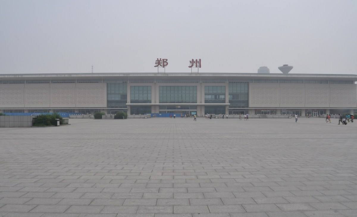中国有一座火车站，能够通往各省的省会，便捷了人们的出行