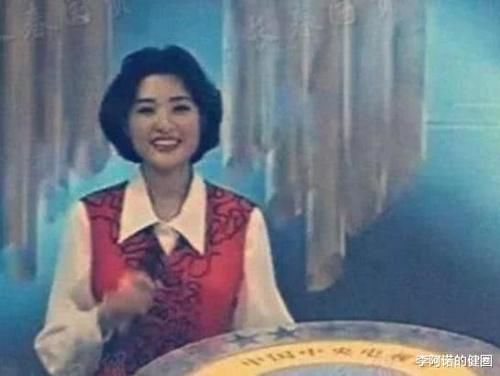  『主持』34岁离婚36岁嫁入豪门，央视第一美女51岁高调复出，依旧美得发光