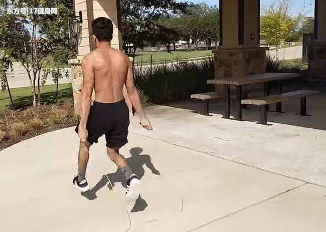 小伙每天30分钟跳绳，坚持30天，跳绳让他改变了很多!