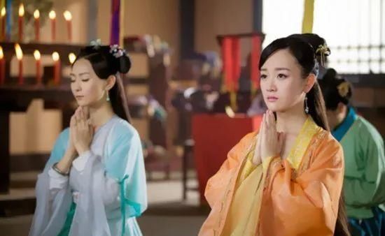  「摧毁」张檬，哪个亲自摧毁自身的女星