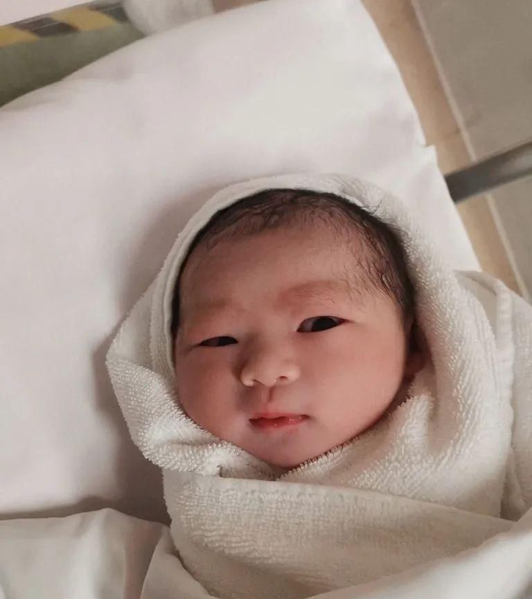  「宝宝」一索得男！前TVB女神主播晒照宣布母子平安：剖腹产诞7磅重男宝宝