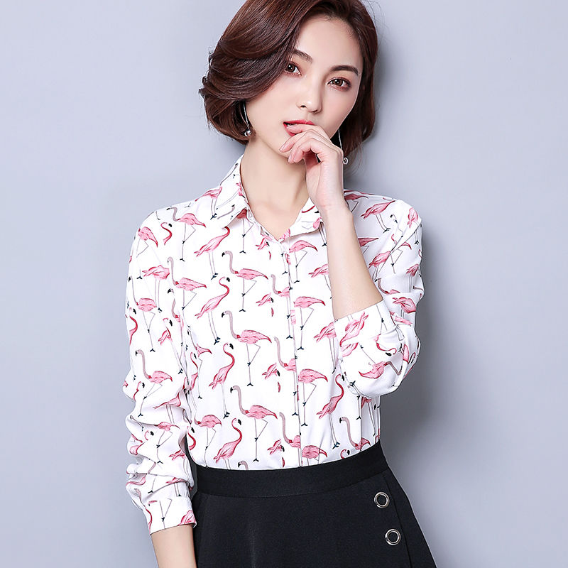 别穿毛衣配打底裤，太土了!瞧下面女人这样穿，70后女人穿贼美