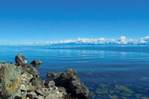 仅次于贝加尔湖的非洲淡水湖 湖水清澈却鲜为人知