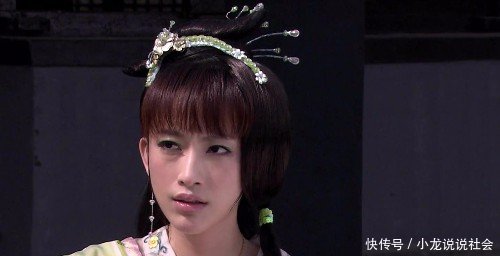 头上插满水晶大头针的古装女子，张俪清新、于莉妖娆不失霸气