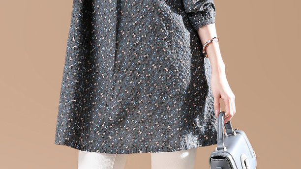 膝盖怕凉的女人，阴雨天少穿连衣裙!试试这种棉麻装，好穿还洋气