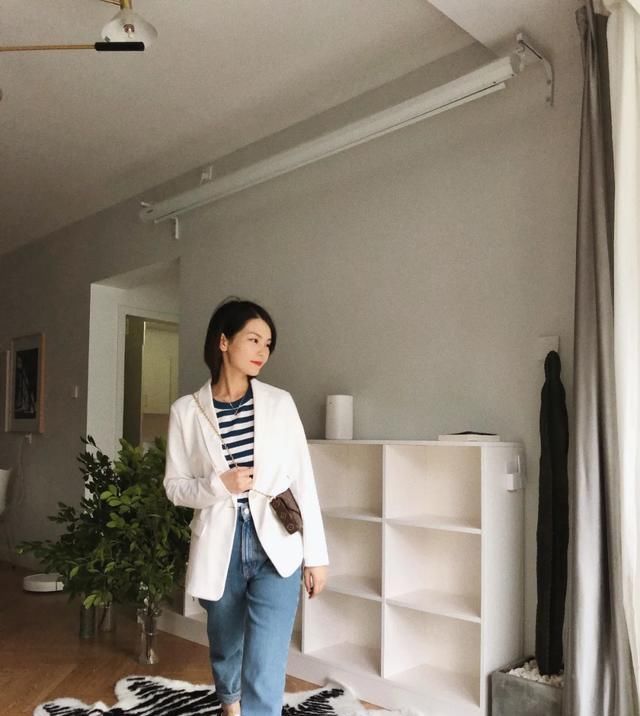  会显得■一衣多穿如何让条纹衬衫穿的不过于休闲