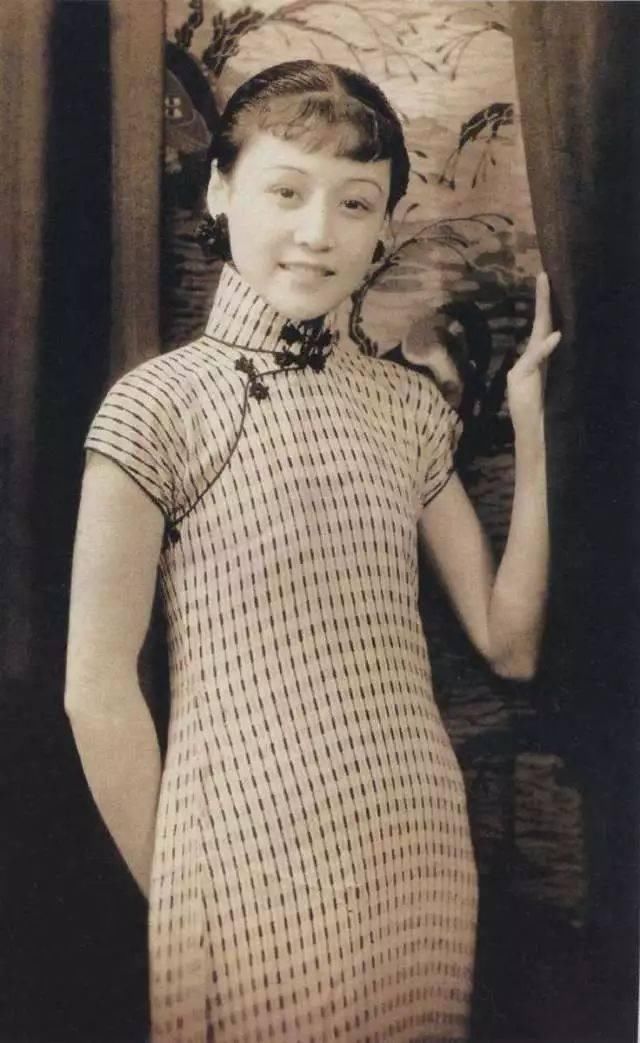 20多岁的女孩适合穿旗袍吗？