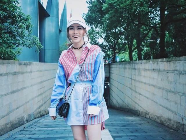 要说自个没范儿？没事儿，主动学她凹造型，美的就是咱！