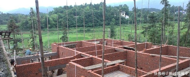 农村建房真的要收费了，但是这些农民却不用交钱还能拿上万补贴！