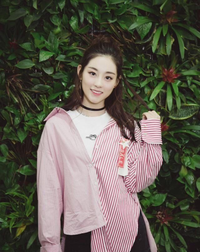  祝绪丹■“俩件衣服裤子当做一件衣服穿”