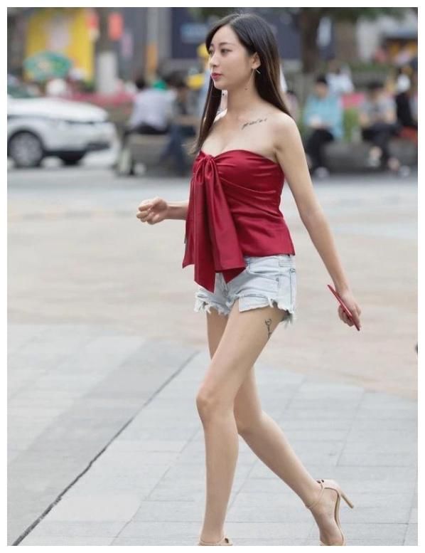 街拍：图1活力十足，图4身材丰满，图6优雅高贵有气质