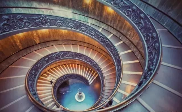 它还没咱一个村子大，但整个国土都是宝藏遗产！但我劝你千万别去