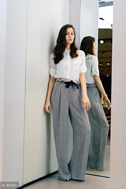 又到了“衬衫”受宠的季节，赶紧学着搭配起来