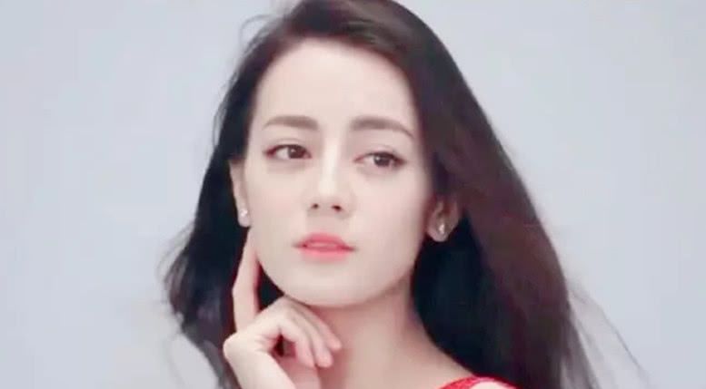 『迪丽』出道即是巅峰，迪丽热巴凭什么一直这么红？