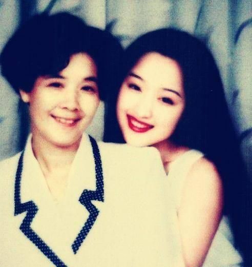  杨钰莹@“甜歌天后”杨钰莹真的像照片那么美吗？这组老照片足以见证
