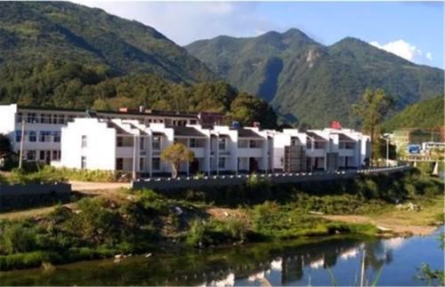  拆除|贫困户搬迁之后，老家的新房子必须被强行拆除吗？