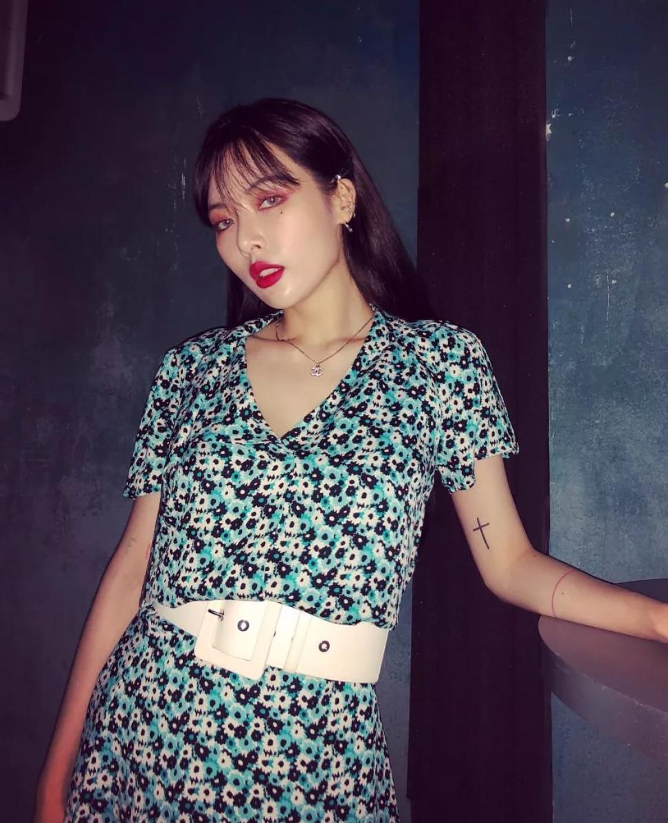 王大陆称林允“小朋友”？同款Q萌氧气刘海，韩国小姐姐自己在家