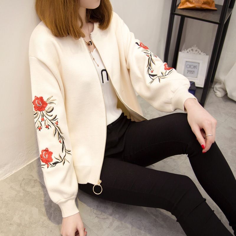 入秋别穿套装，今秋流行针织衫，搭不搭半裙都美的扎心