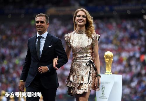 法国夺冠，LV太子妃水果娜笑到合不拢嘴，世界杯闭幕最幸福超模