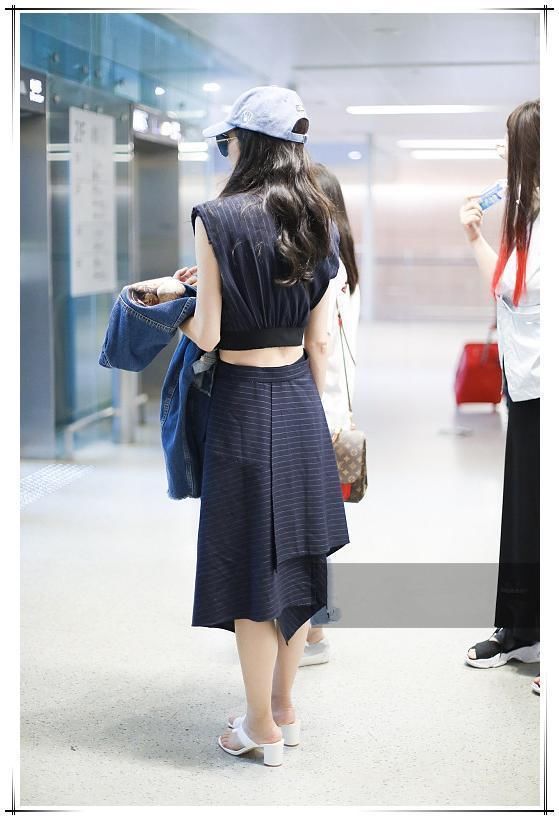 当韩雪和奚梦瑶同穿露脐装，网友：终于见识到什么是真正水蛇腰了