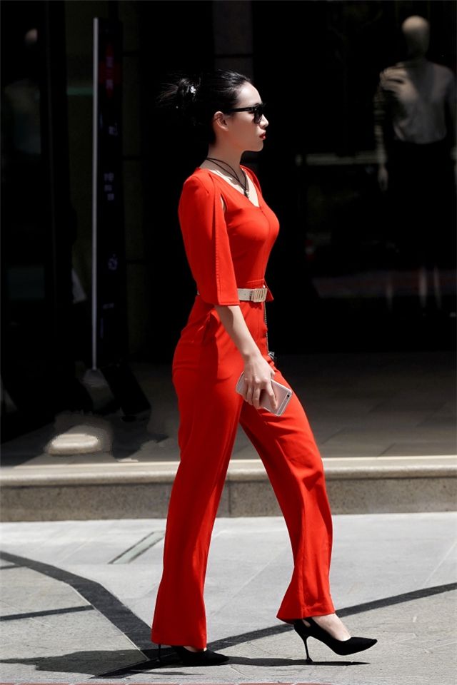 街拍路人，不想做丑女人，只有像这样打扮才能让你惊艳全场