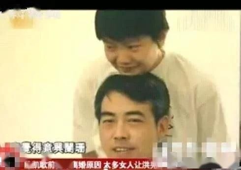  【洪晃】三次婚姻失败，她又找了新男友同居？卑微跪求男友留下来？