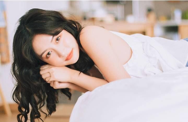 日本少女床上性感迷人诱惑图片