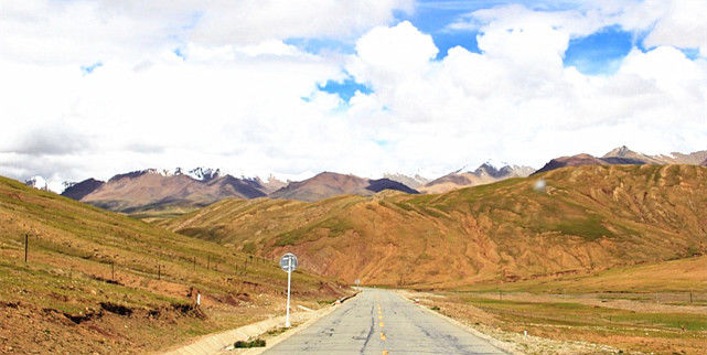  「堪称」堪称世界第8大奇迹，海拔5500米处建公路，3万人花20年